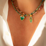 collier ras de cou rubis zoisite turquoise charm coeur emaille a