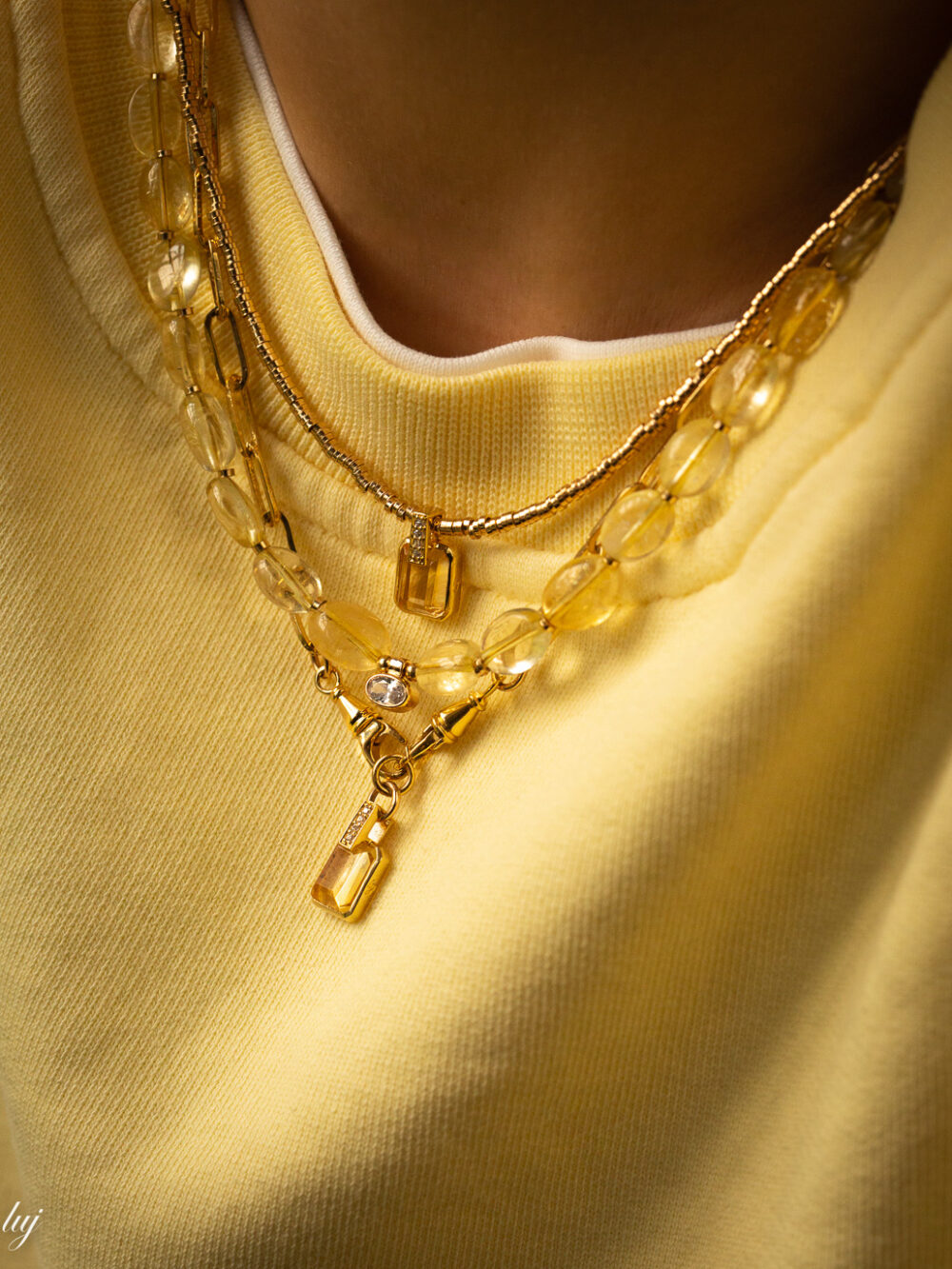 collier mousqueton pendentif citrine luce collier perles pendentif citrine marguerite luj paris bijou