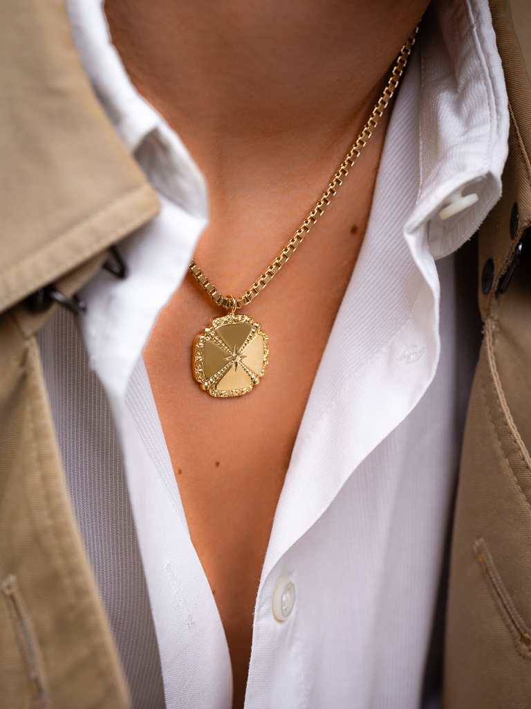 trefle-medal-pendant-necklace-luj-paris-jewels